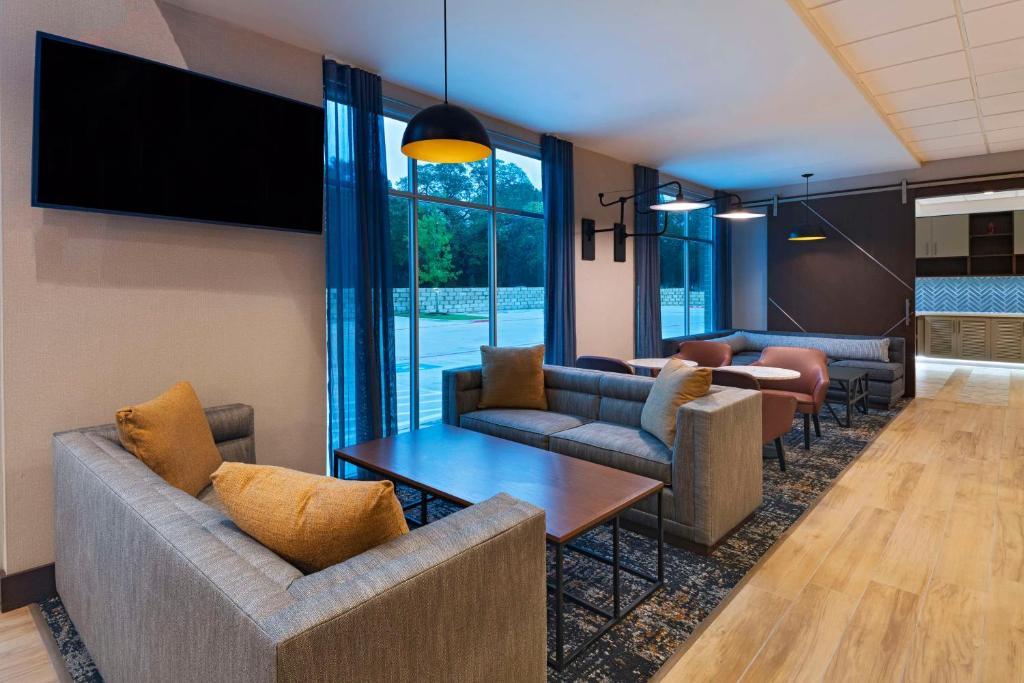 TV a/nebo společenská místnost v ubytování Hyatt Place Austin Lake Travis/Four Points