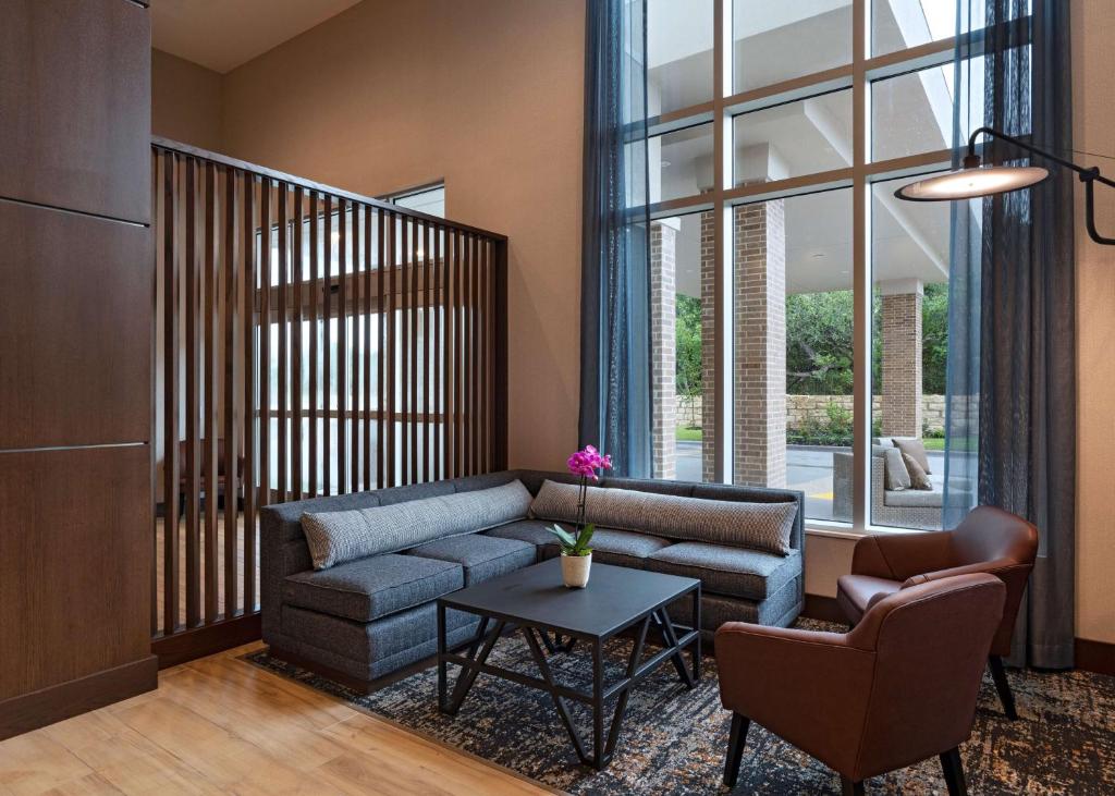 Posezení v ubytování Hyatt Place Austin Lake Travis/Four Points