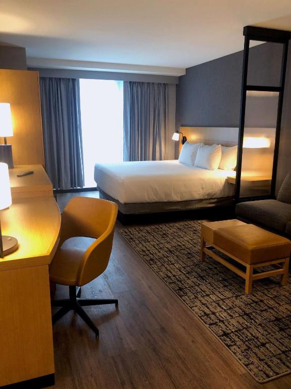 Hyatt Place Boston/Seaport District - 