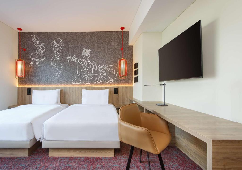Postel nebo postele na pokoji v ubytování Hyatt Centric Soalteemode Kathmandu