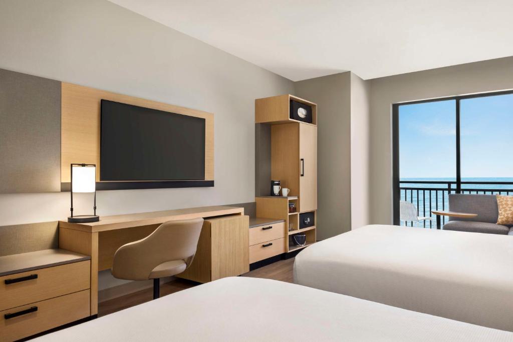 Hyatt Place Virginia Beach Oceanfront客房内的一张或多张床位