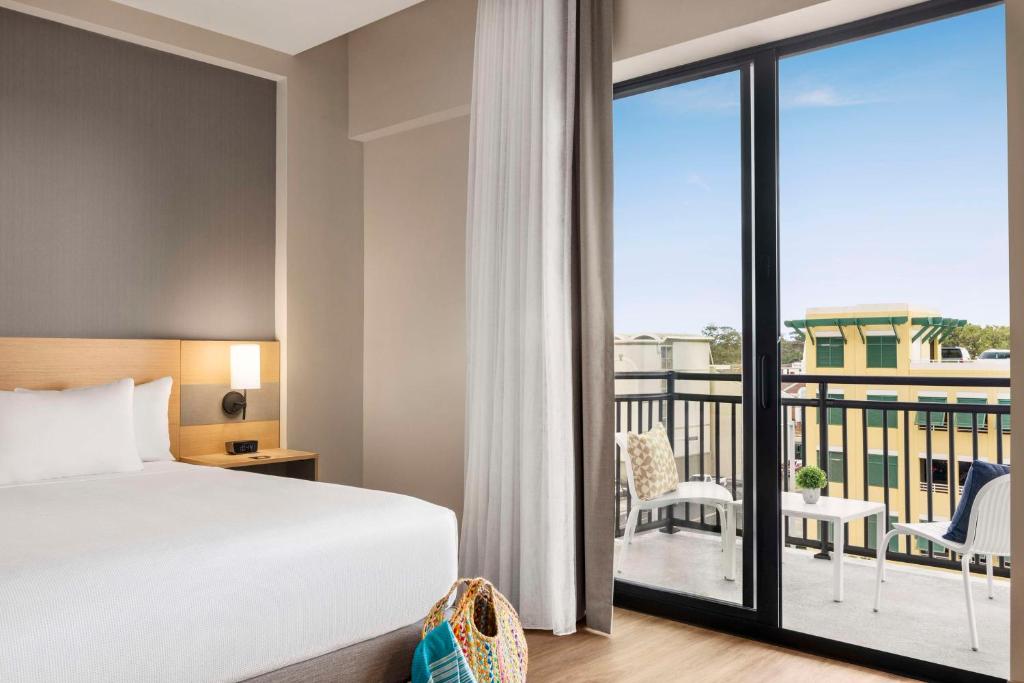 Hyatt Place Virginia Beach Oceanfront客房内的一张或多张床位