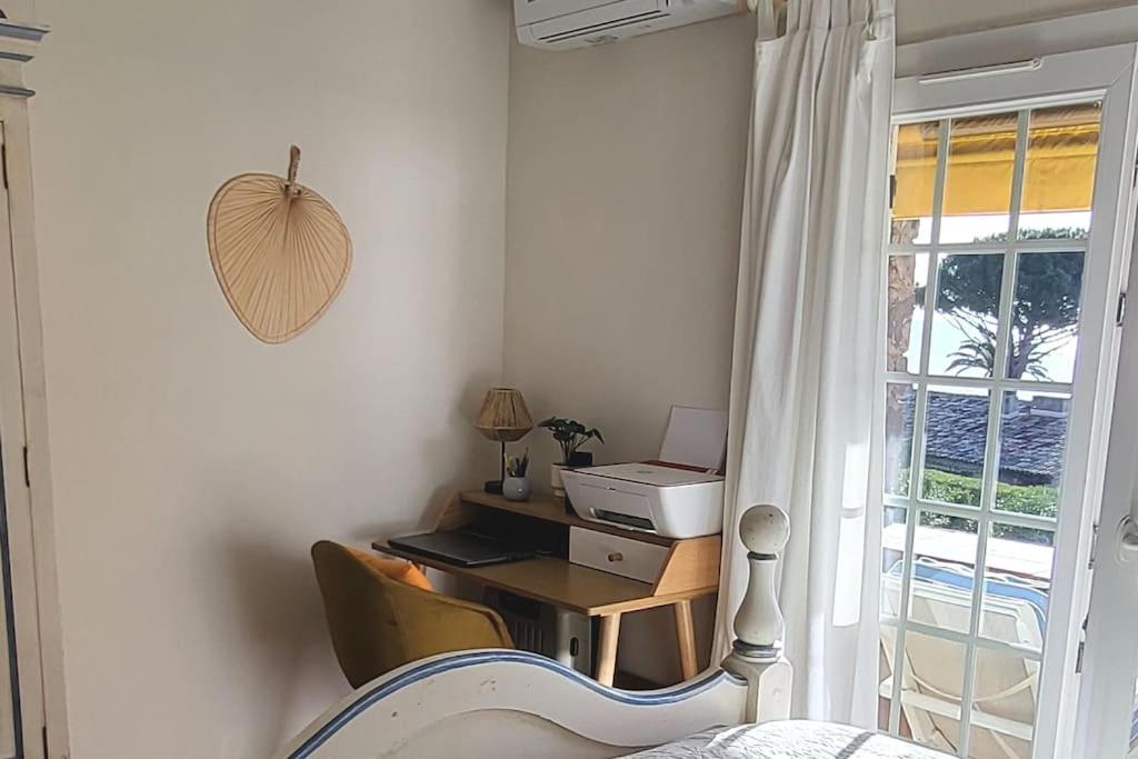 Gallery image of Appartement superbe vue en bord de mer et piscine in Sainte-Maxime