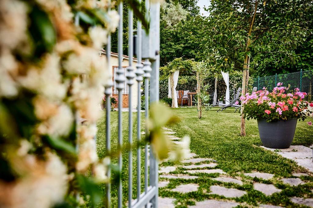 Vonkajšia záhrada v ubytovaní La Piccola Loggia