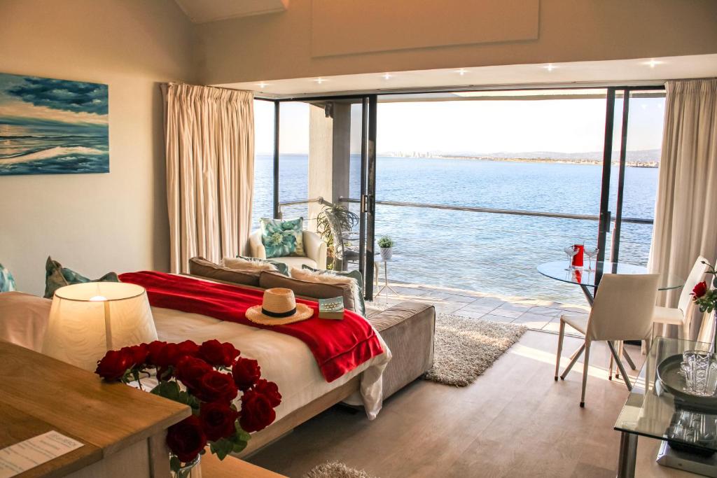 185 on BEACH Boutique Suites - 
