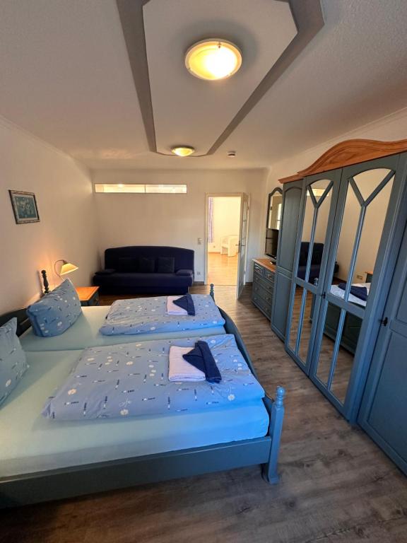 Postel nebo postele na pokoji v ubytování Hotel-Pension Haus Hubertus