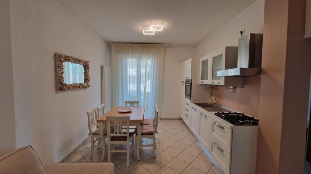 Kuchyň nebo kuchyňský kout v ubytování Residence Gabbiano Vista Mare