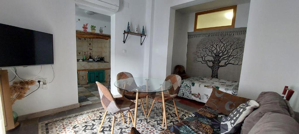 Televízia a/alebo spoločenská miestnosť v ubytovaní Apartamentos Fuente Nueva II