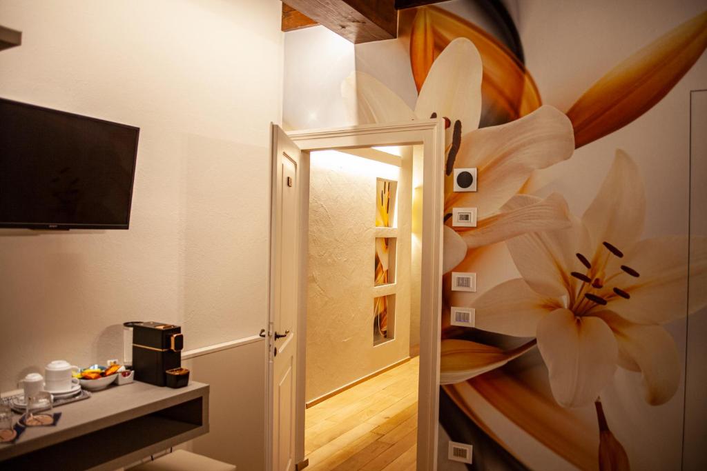Televízia a/alebo spoločenská miestnosť v ubytovaní Resort Villa Paola