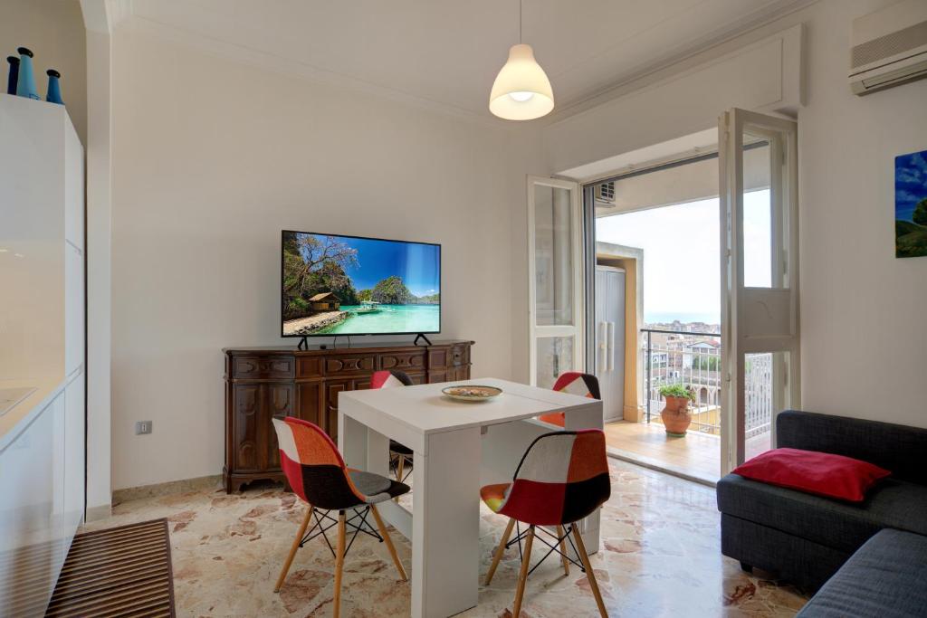 A television and/or entertainment centre at Top Floor Aparthotel Bentivoglio