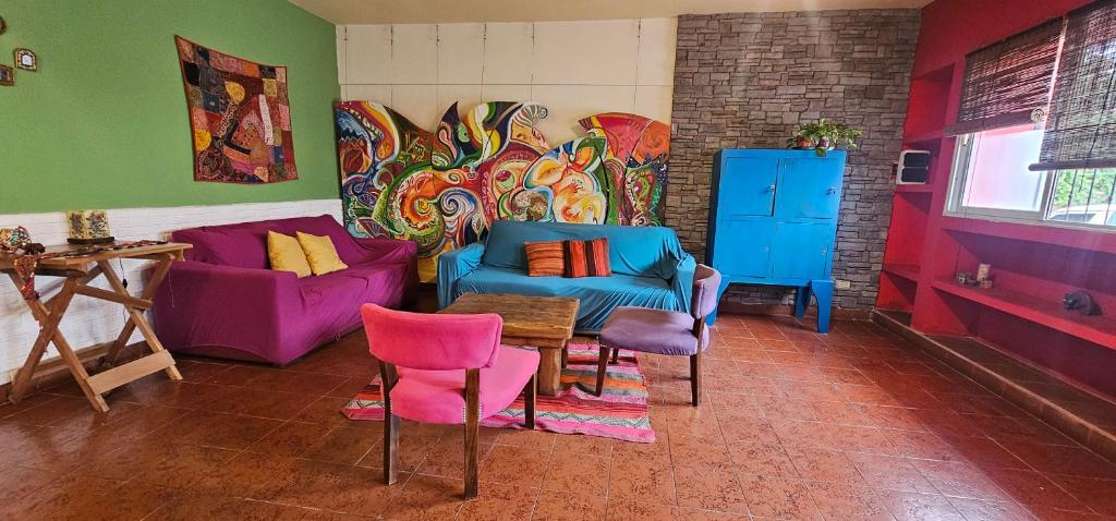 Posezení v ubytování Casa una habitacion con tres camas,patio, totalmente equipada