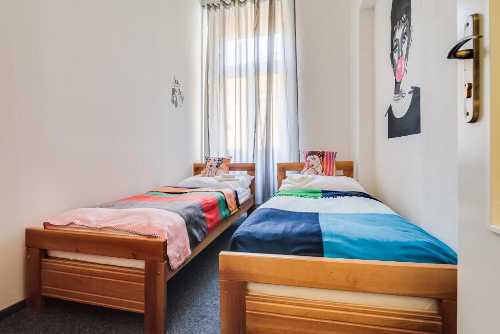 Postel nebo postele na pokoji v ubytování Pop Art Rooms