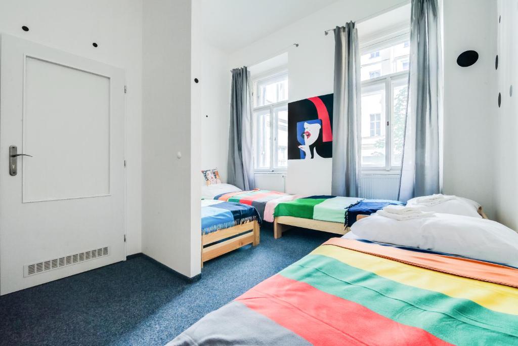 Postel nebo postele na pokoji v ubytování Pop Art Rooms