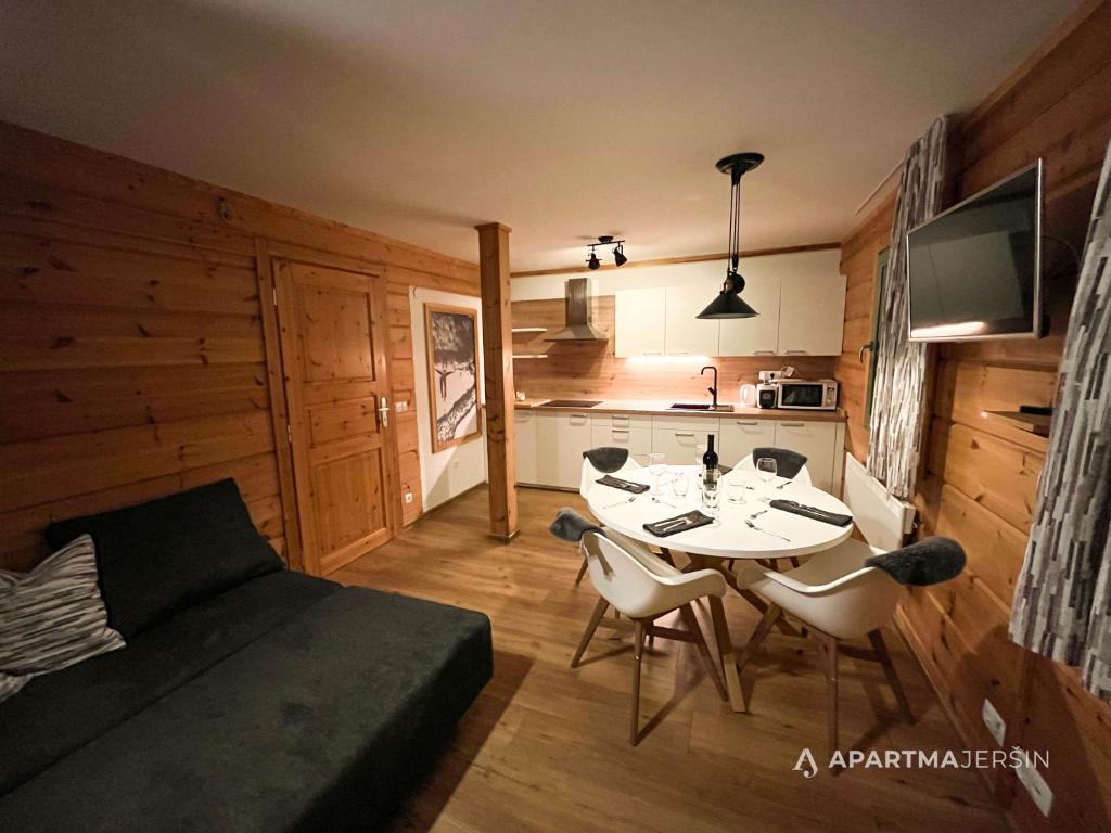 Kuchyň nebo kuchyňský kout v ubytování Apartment Jeršin