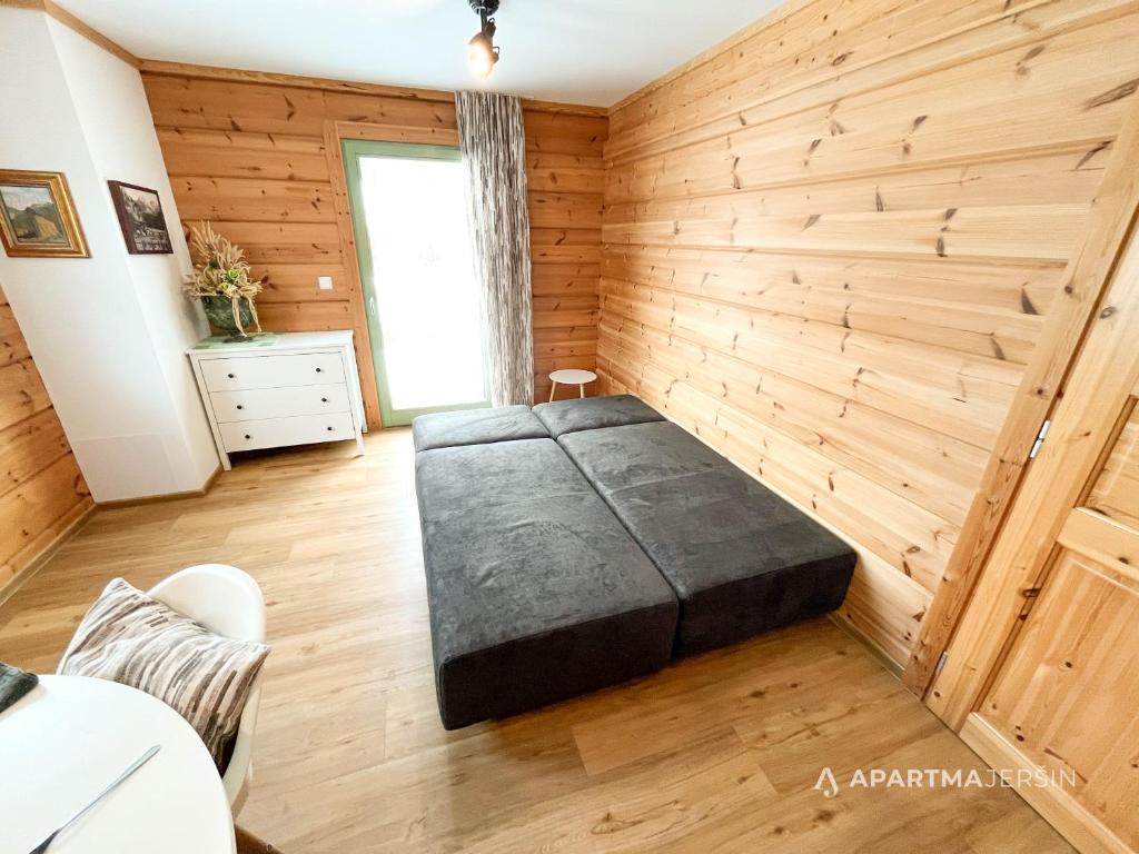 Postel nebo postele na pokoji v ubytování Apartment Jeršin