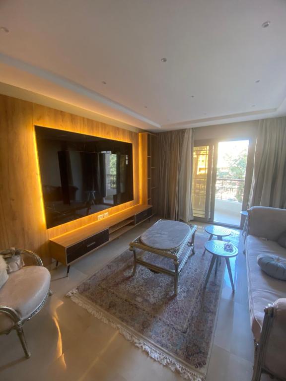 a living room with a large flat screen tv at جامعه الدول مهندسين in Cairo