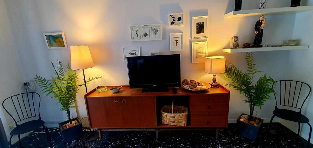 A television and/or entertainment centre at Casa Al Castello