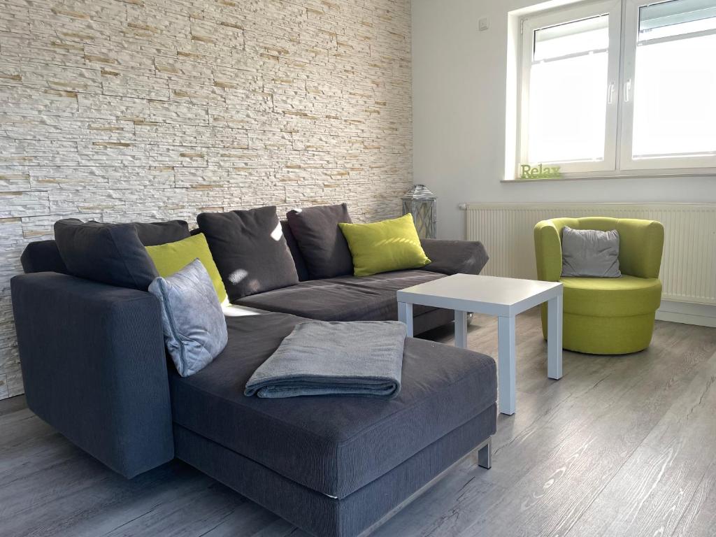 a living room with a couch and a table at Ferienwohnung Hospitalgraben in Weimar