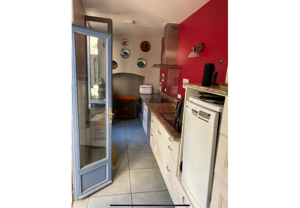 Kuchy&#x148;a alebo kuchynka v ubytovan&iacute; Maison de l horloge
