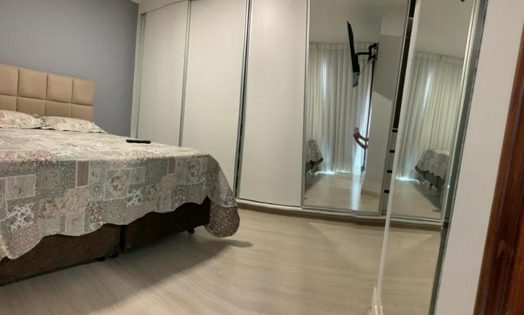 Postel nebo postele na pokoji v ubytování Sobrado com piscina no jardim america
