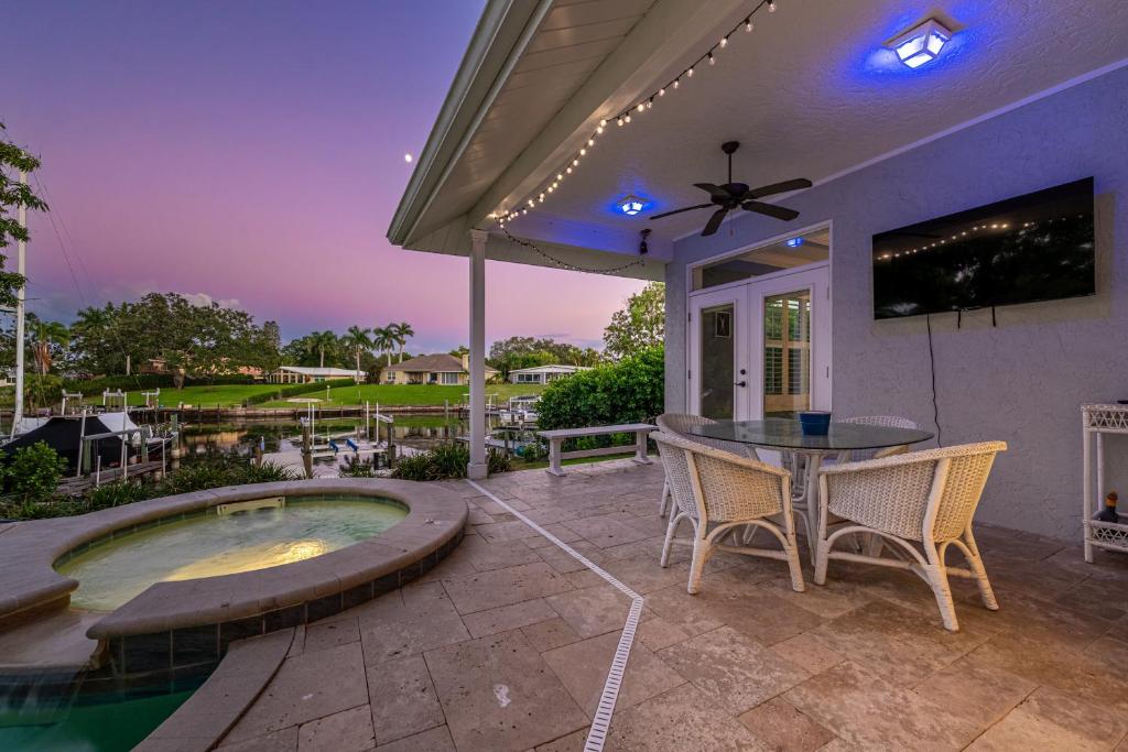 Manatee House! Pool home minutes away from AMI with private boat dock