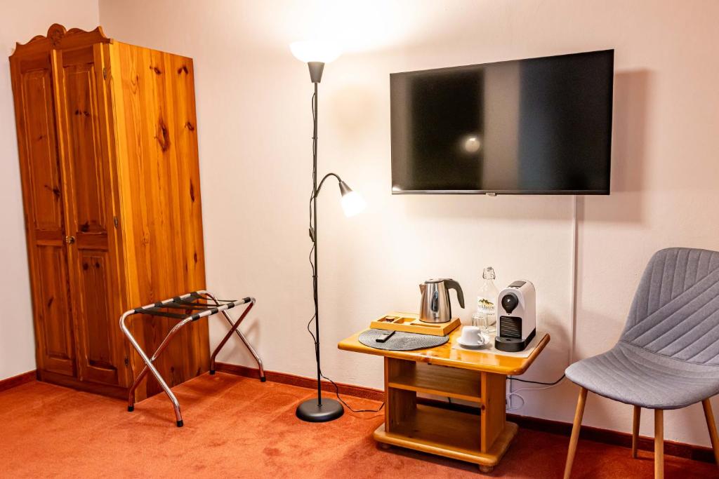 TV a/nebo společenská místnost v ubytování Gasthaus-Pension Seeklause