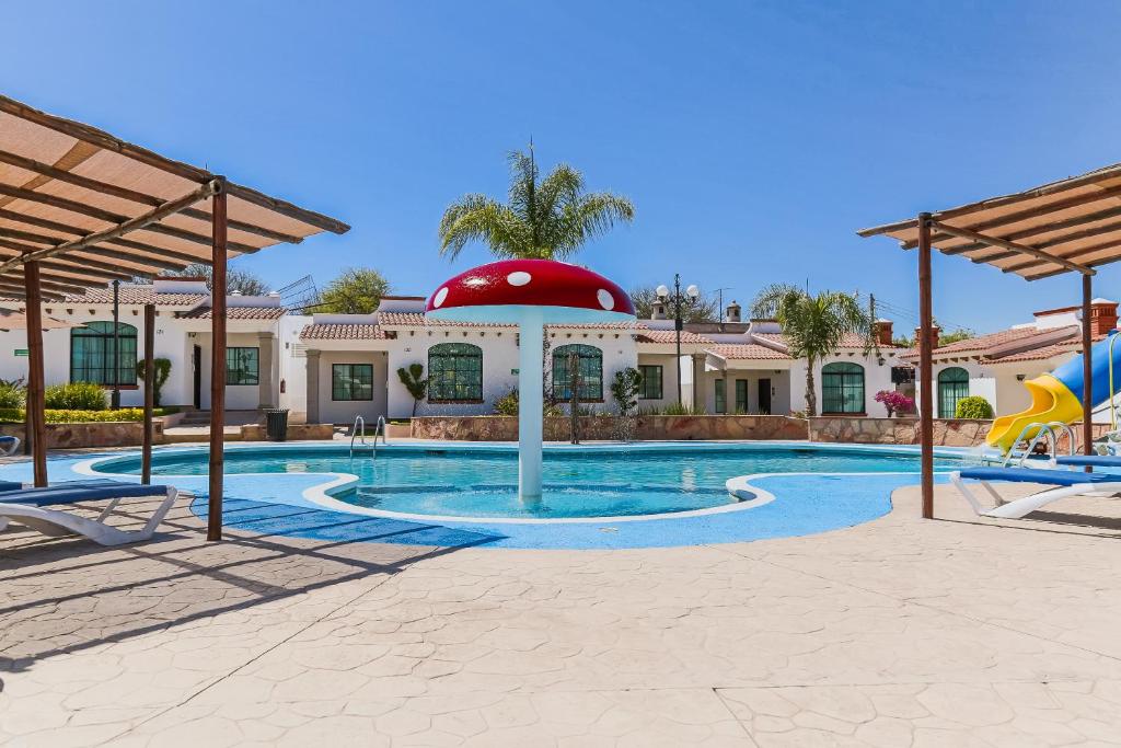 Bazén v ubytování Hotel Real de San Jose nebo v jeho okolí
