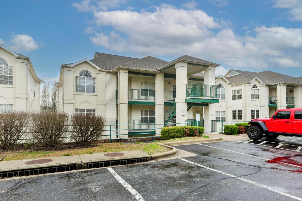 Gorgeous Condos at Thousand Hills - Heart of Branson - Spacious and Affordable photo