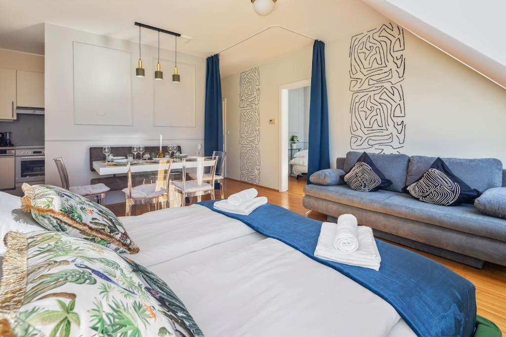 Green Dream Apartment Vienna - 3 Bedrooms and Rooftop Terrace