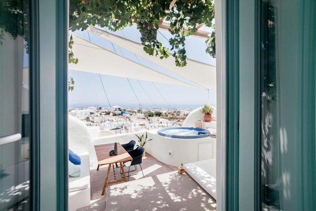 Balkón nebo terasa v ubytování Vima Santorini, Traditional Luxury