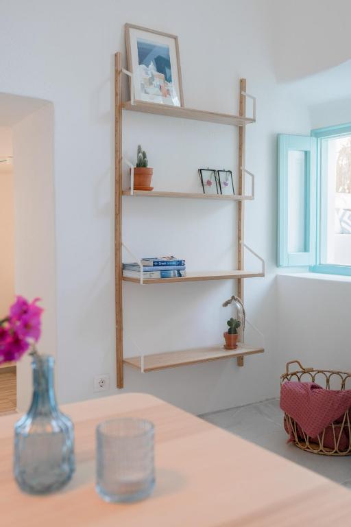 Postel nebo postele na pokoji v ubytování Vima Santorini, Traditional Luxury
