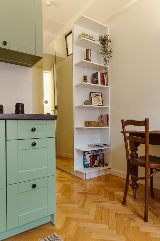 Kuchyňa alebo kuchynka v ubytovaní Apartament na Krakowskim Kazimierzu