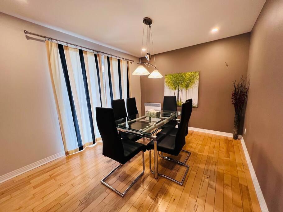 Galeriebild der Unterkunft Family-Friendly 3BR Home with Backyard in Montreal