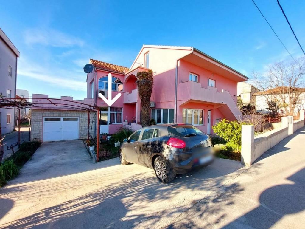 Apartments with parking space Zadar - 22539