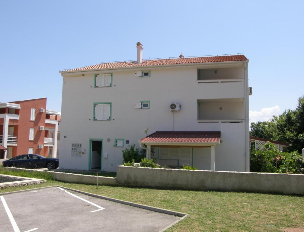 Apartments with parking space Baska, Krk - 22713