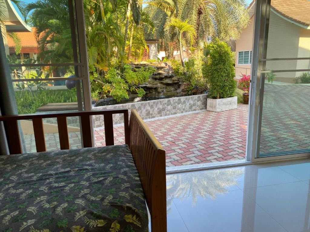 Zahrada ubytování Chang Noi Hua Hin Pranburi fully accessible barrierefrei resort