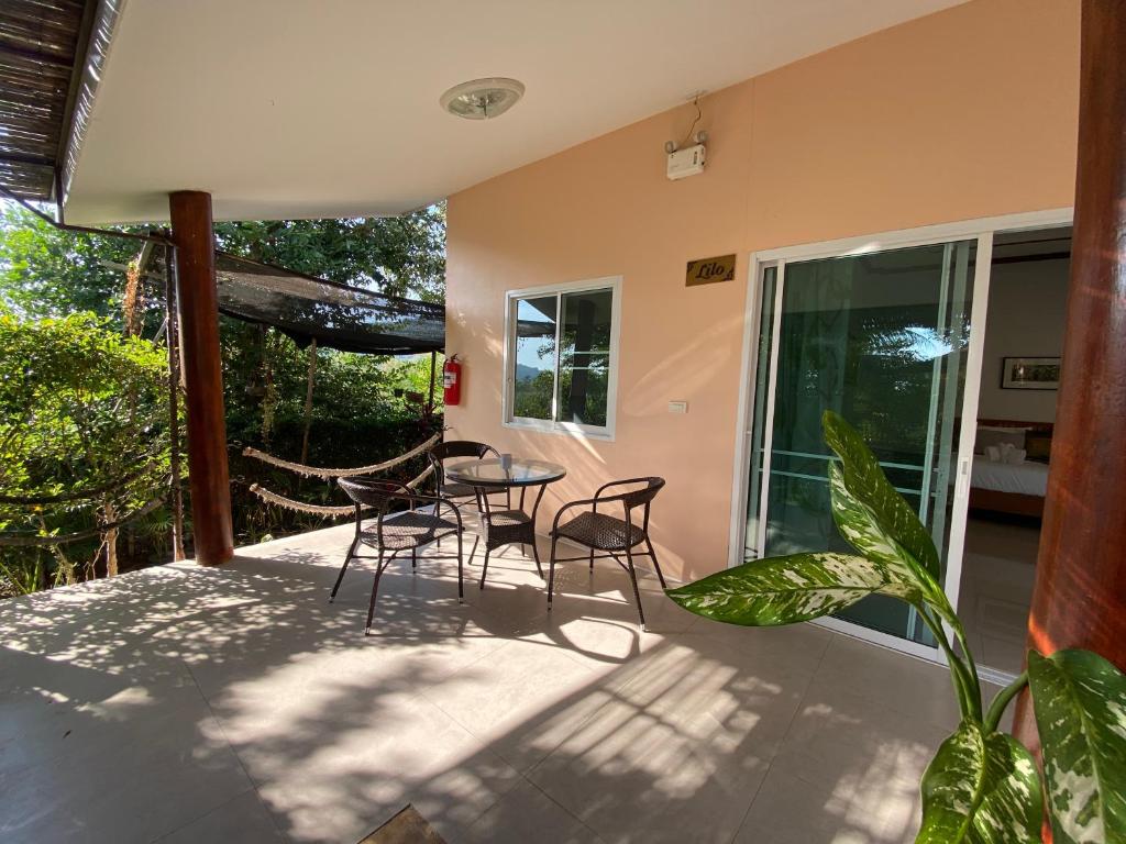 Balkón nebo terasa v ubytování Chang Noi Hua Hin Pranburi fully accessible barrierefrei resort