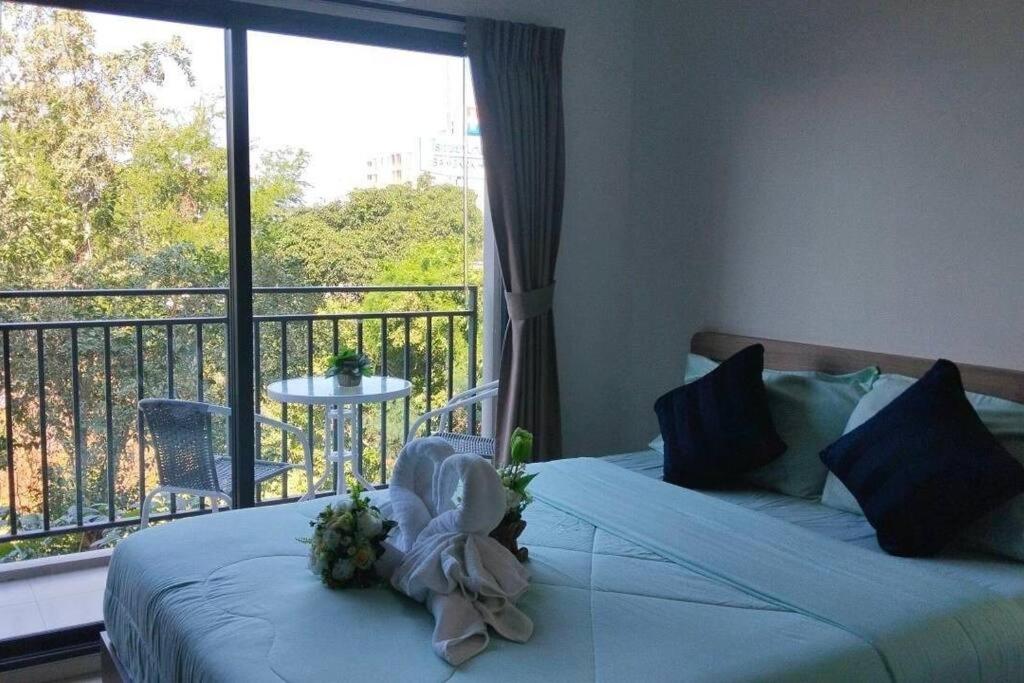 Postel nebo postele na pokoji v ubytování Happy Life at LacasitaD-HuaHin