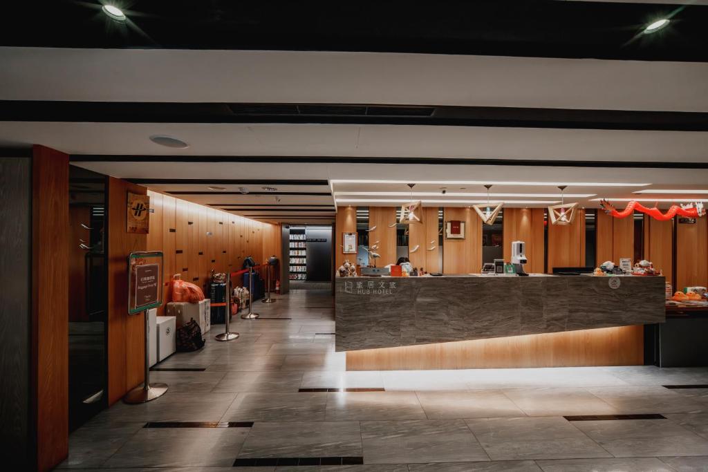 a restaurant with a bar in the middle of a hallway at Hub Hotel Kaohsiung Yawan Branch in Kaohsiung