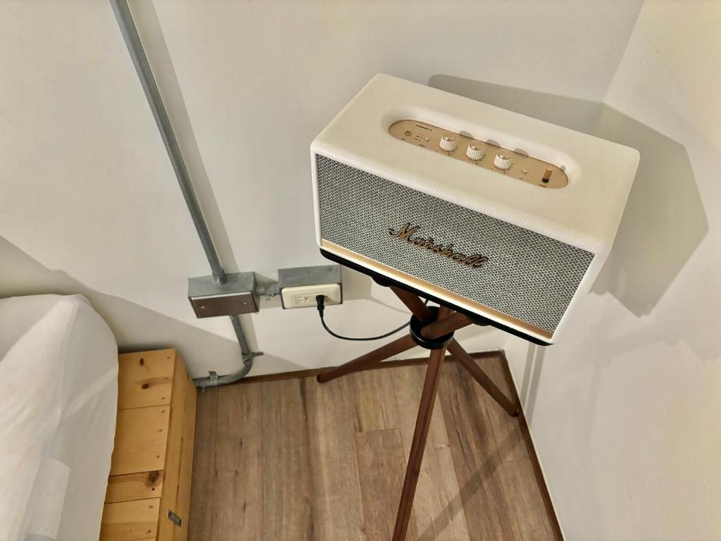 a radio sitting on a stand in a room at HomeStay LB in Taitung City