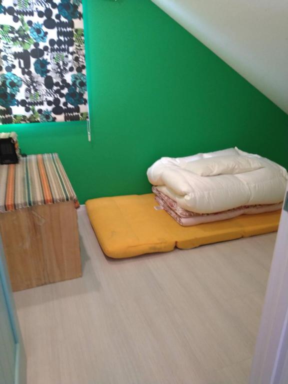 Postel nebo postele na pokoji v ubytování Guest House Tomida