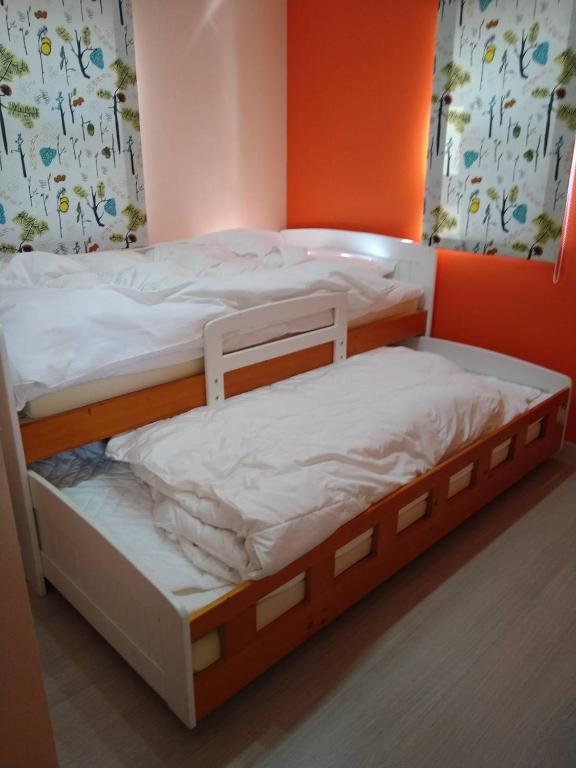 Postel nebo postele na pokoji v ubytování Guest House Tomida