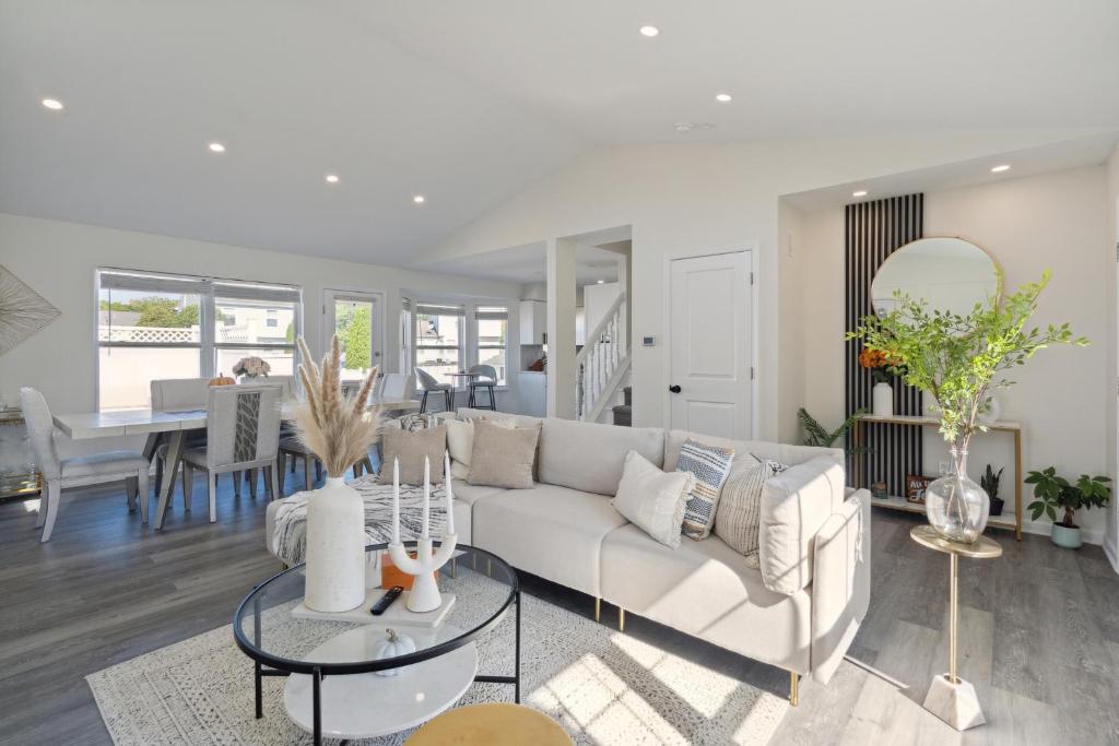 a living room with a white couch and a table at Tranquil Pet Friendly Retreat residence in Reynoldsburg
