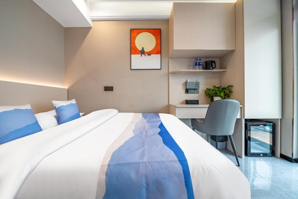 Postel nebo postele na pokoji v ubytování Yue Lv Hotel