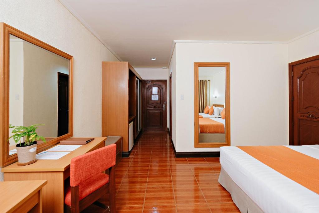 Postel nebo postele na pokoji v ubytování The Suites At Mount Malarayat