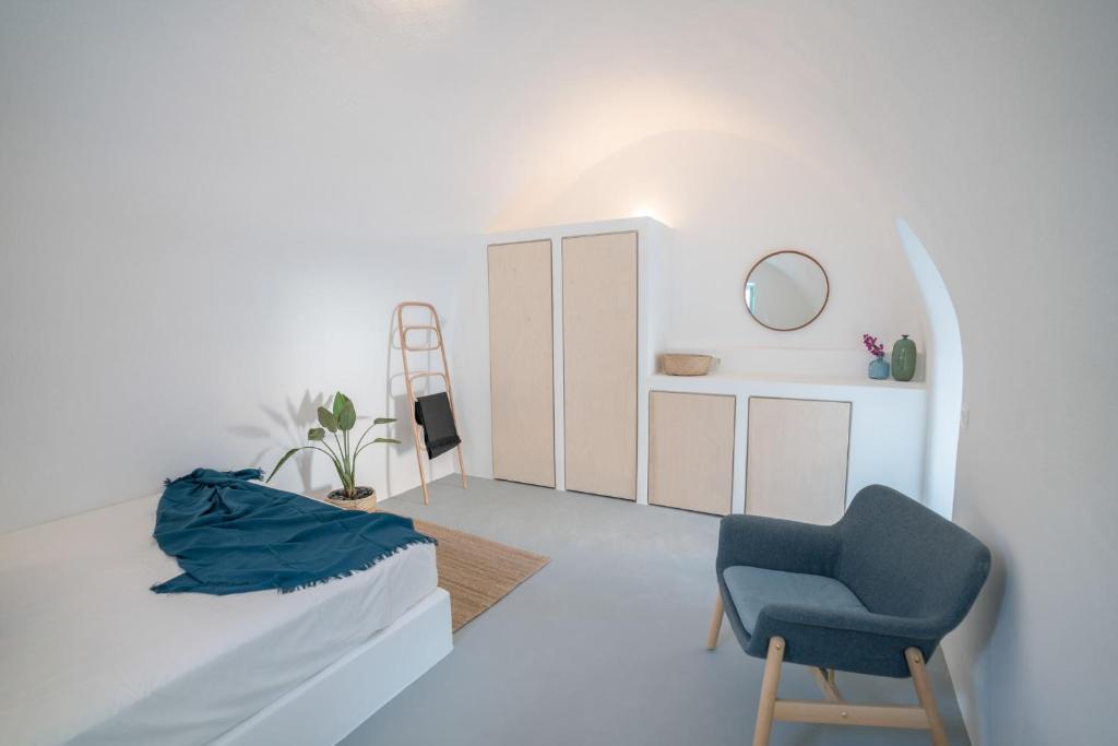 Postel nebo postele na pokoji v ubytování Vima Santorini, Traditional Luxury