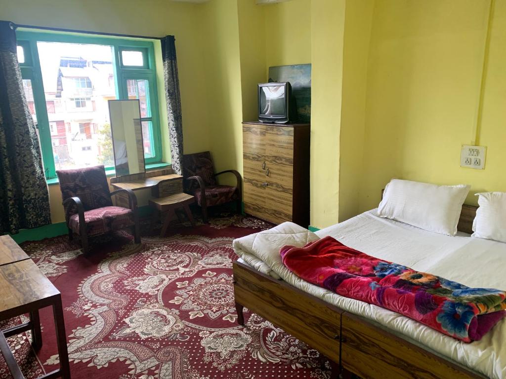 Postel nebo postele na pokoji v ubytování Hotel EMBASSY