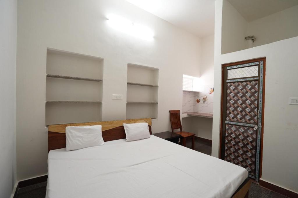 Postel nebo postele na pokoji v ubytování BHANWAR VILLA HOME STAY