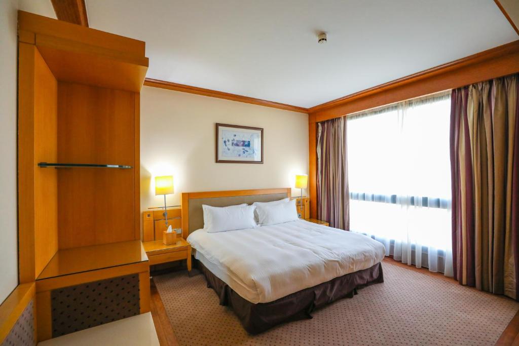 Postel nebo postele na pokoji v ubytování Crowne Plaza Hamra Beirut by IHG