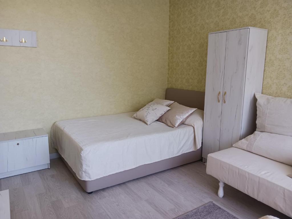Postel nebo postele na pokoji v ubytování Тристаен апартамент